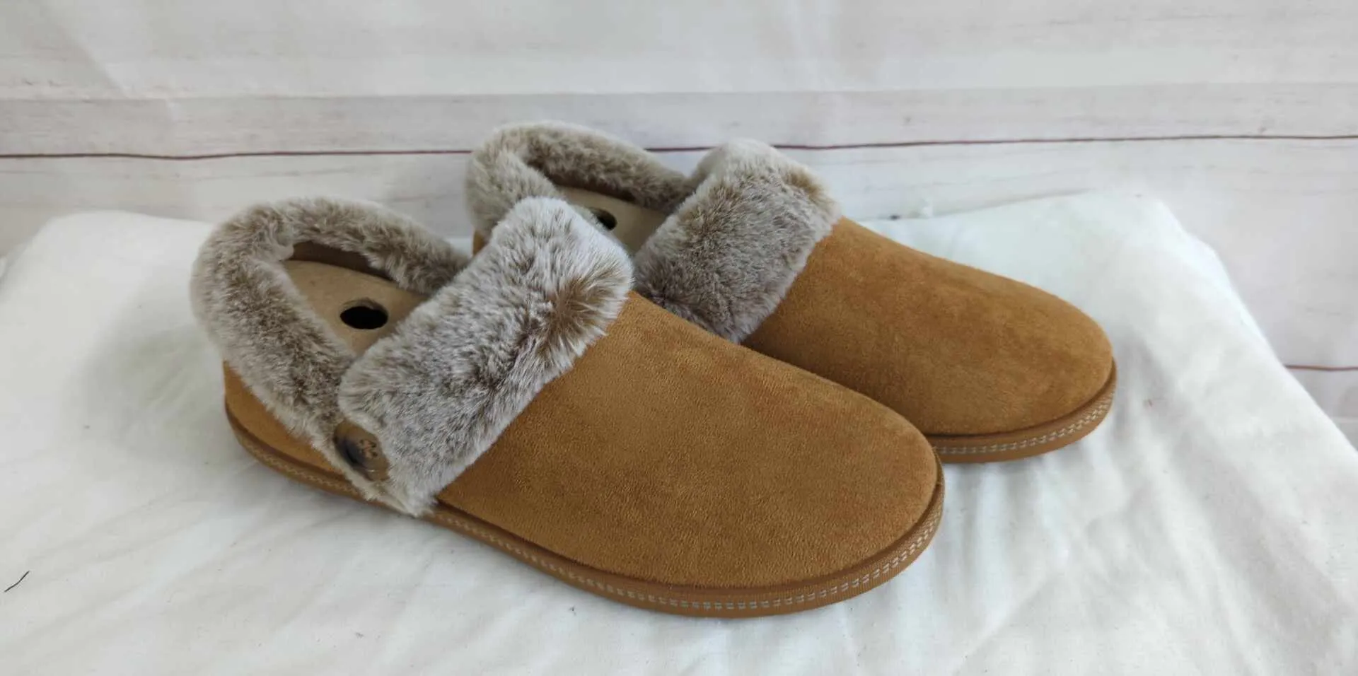 9M CHESTNUT A547103 Skechers Cozy Campfire Slippers with Faux Fur - Fresh Toast