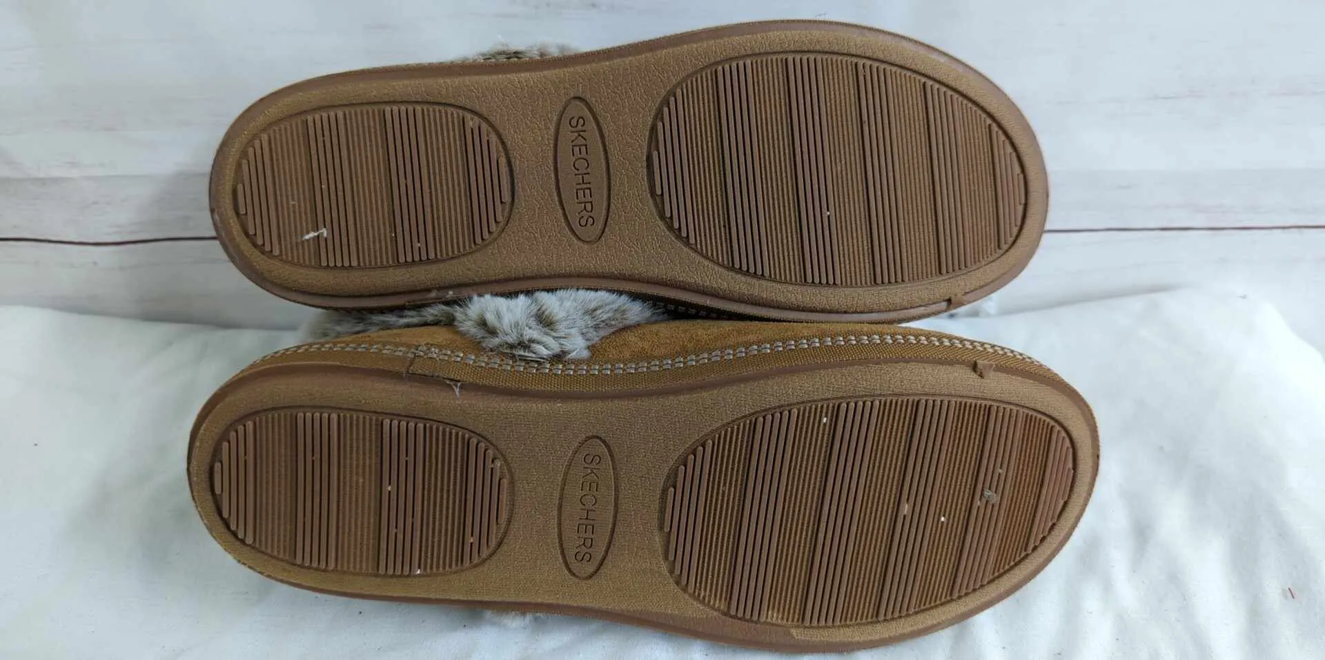 9M CHESTNUT A547103 Skechers Cozy Campfire Slippers with Faux Fur - Fresh Toast