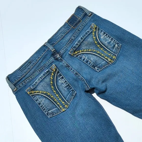 Chip &amp; Pepper Gilhart Medium Wash Low Rise Fit &amp; Flare Bootcut Jeans Size 28