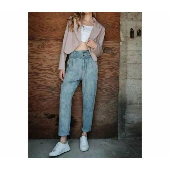 NEW AARON &amp; AMBER straight leg jean in med wash
