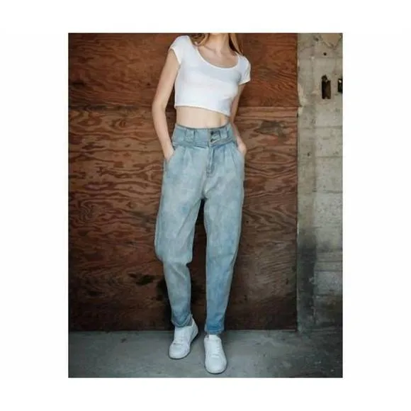 NEW AARON &amp; AMBER straight leg jean in med wash