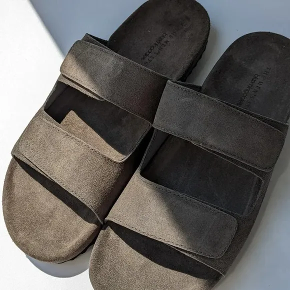 NWT The Men's Store Bloomingdale's Two Strap Grey Sandals Size 8 (MSRP $145)