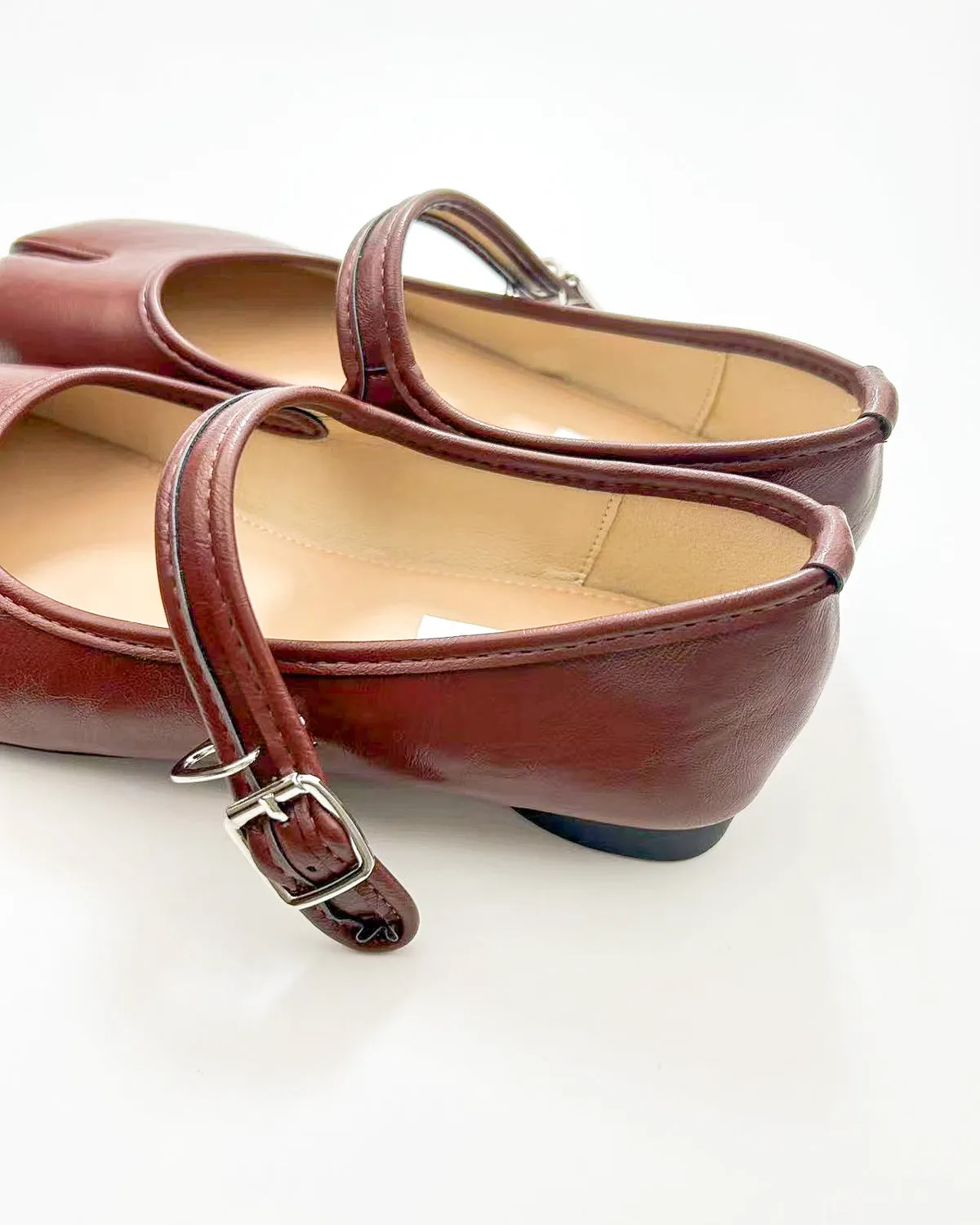 Round Toe Tabi Flats