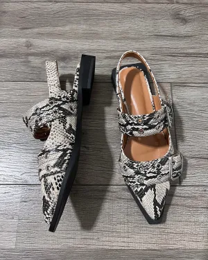 Snake leather pointed toe big buckle flat shoes