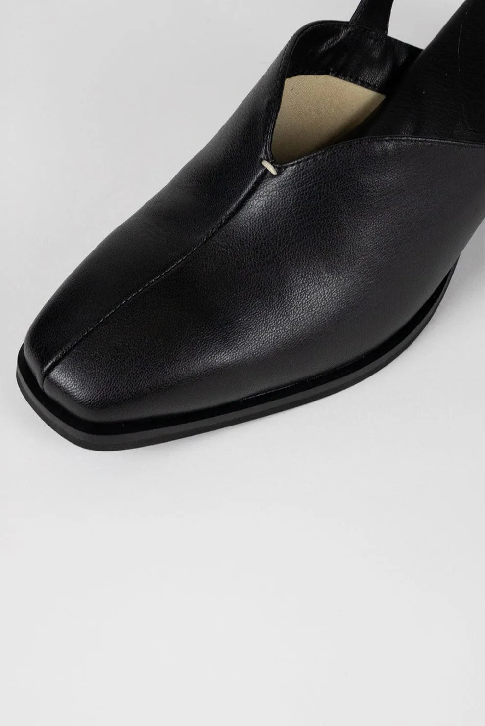The Slingback V Vegan Apple Leather Heeled Mules | Black