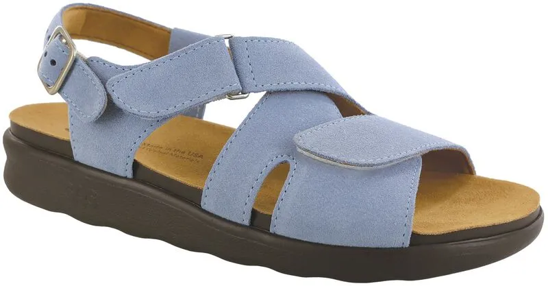 Women's Huggy Cross Strap Sandal in Sky Harbor