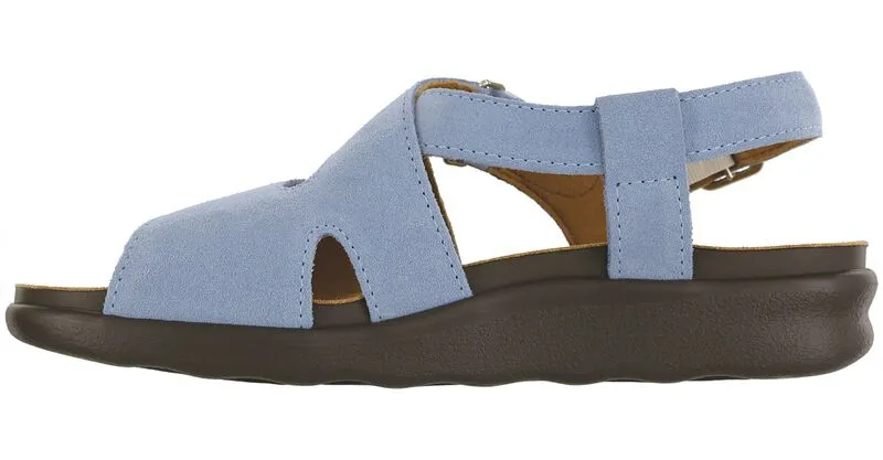 Women's Huggy Cross Strap Sandal in Sky Harbor